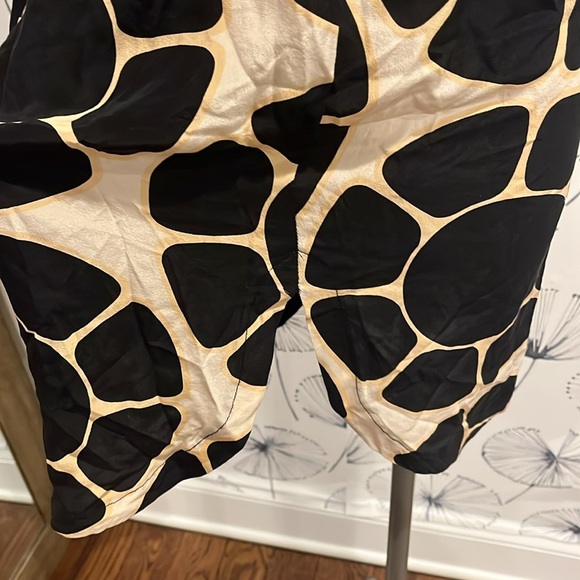 Tucker S 100% silk Black and White Patterned Dress - Picture 2 of 3